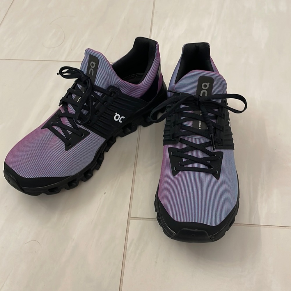 **Never Worn** Exclusive from Bandier: Cloudswift Edge Prism - Color Aurora